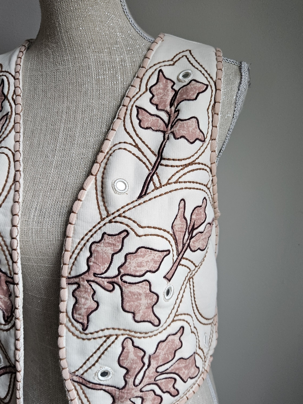 Zara Cream Embroidered Floral Vest with Dusty Rose Accents - Picture 3 of 6